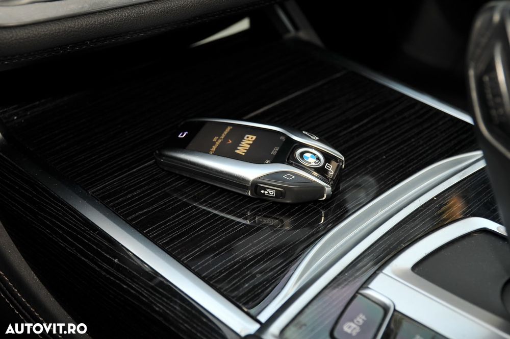 BMW Seria 7 750i xDrive - 23