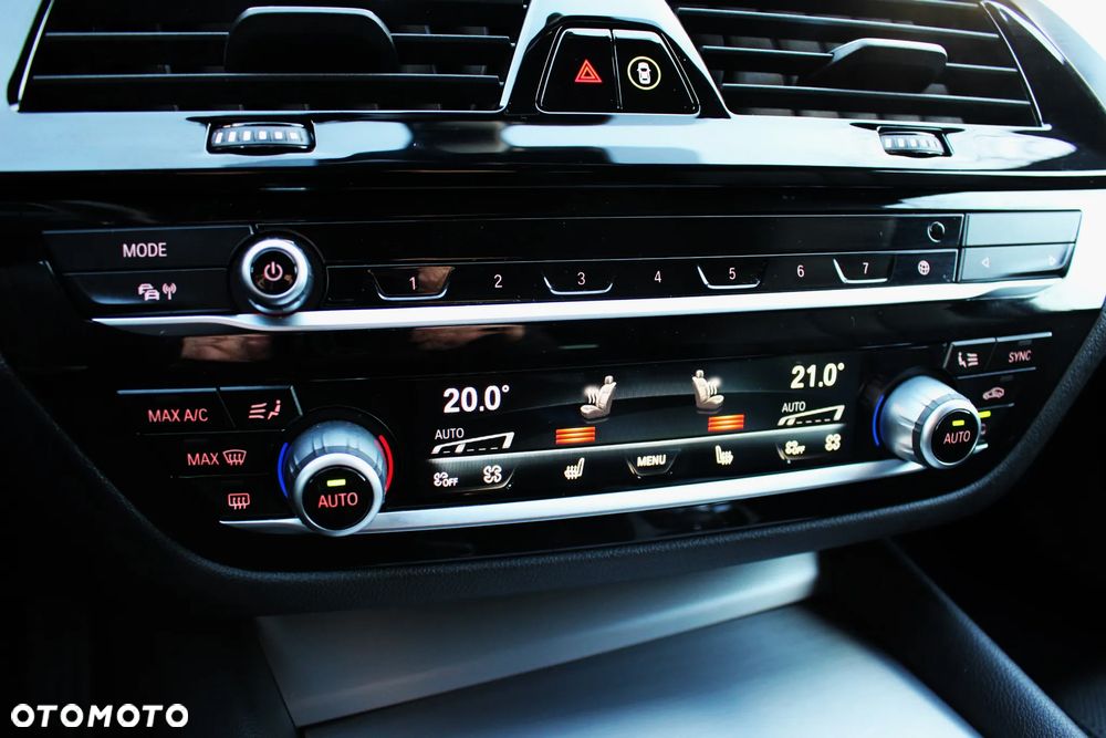 BMW Seria 5 520i Luxury Line sport - 36