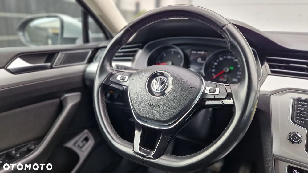Volkswagen Passat - 19