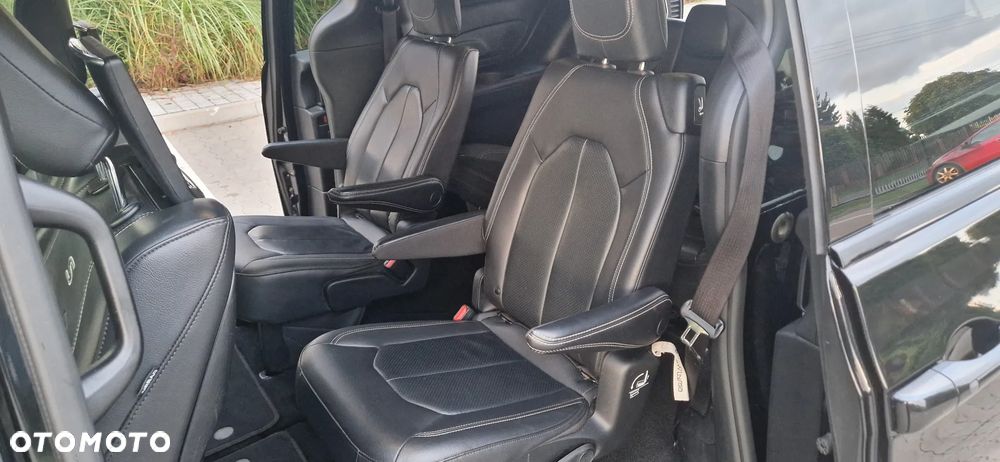 Chrysler Pacifica - 27