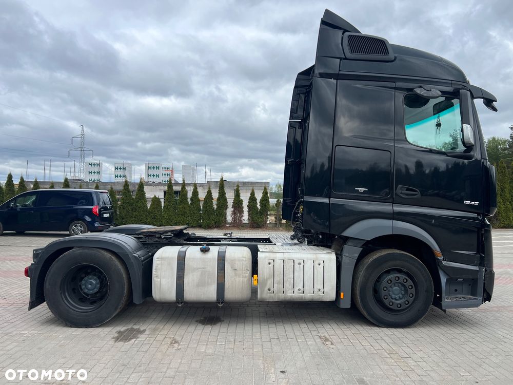 Mercedes-Benz Actros - 3