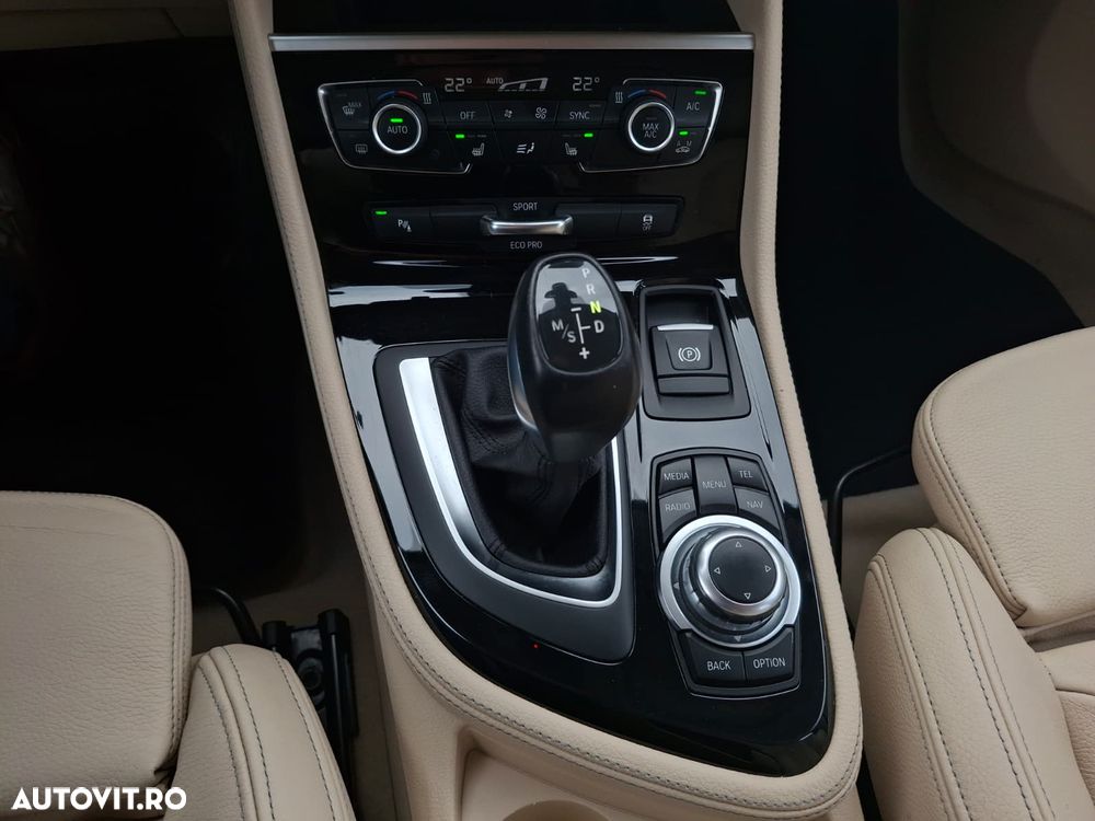 BMW Seria 2 220i AT Luxury Line - 33