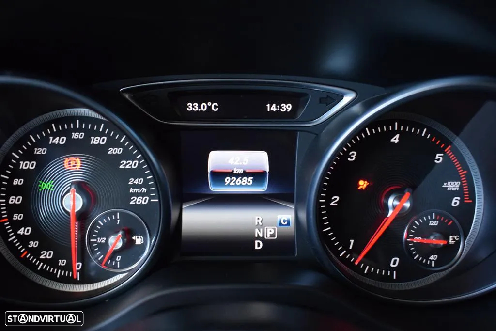 Mercedes-Benz GLA 220 d AMG Line - 13