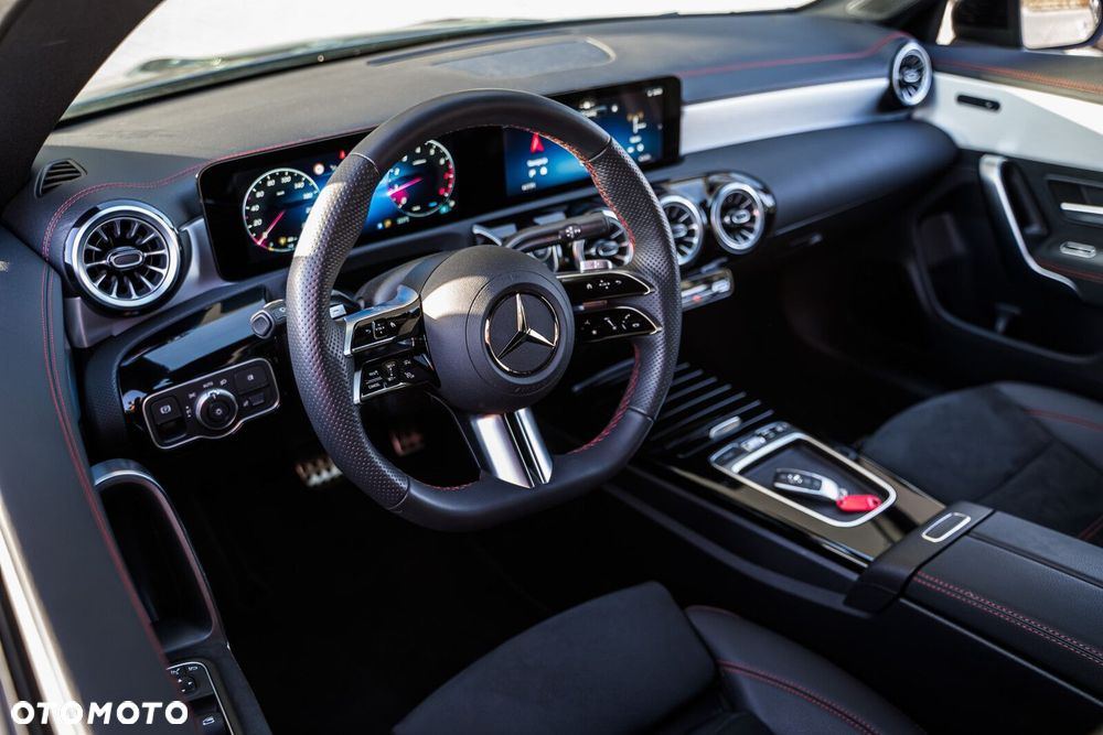 Mercedes-Benz CLA - 12