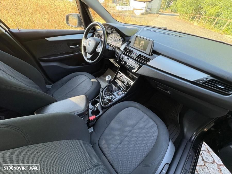 BMW 216 Active Tourer d Line Sport - 24