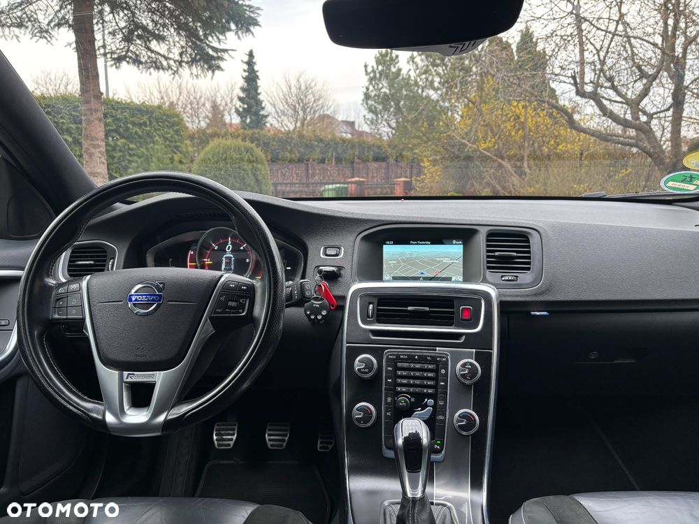 Volvo V60 D4 Drive-E R-Design Summum - 19