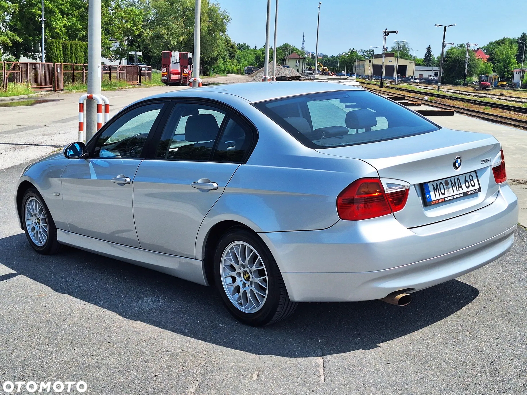 BMW Seria 3 318i - 4