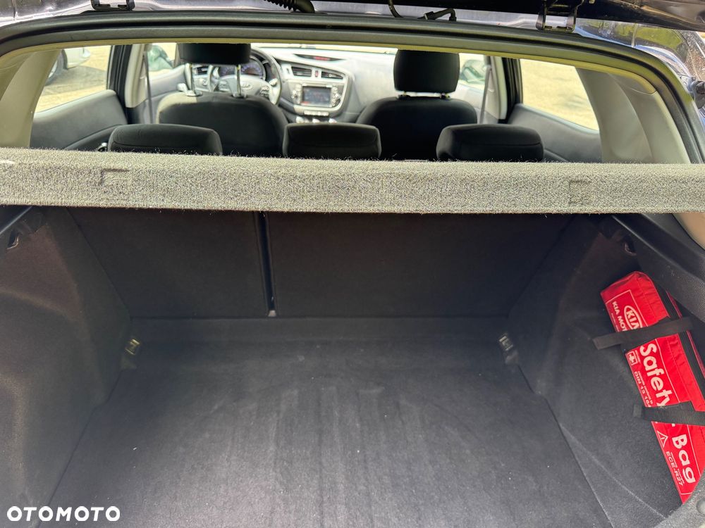 Kia Ceed 1.6 CRDi 128 ISG Fifa World Cup Edition - 17