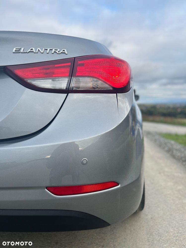Hyundai Elantra 1.6 Style - 9