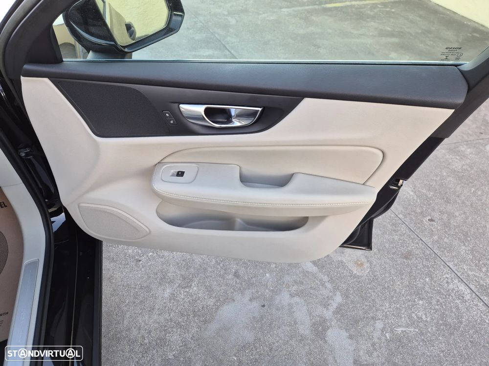 Volvo V60 2.0 T6 AWD TE Core - 27