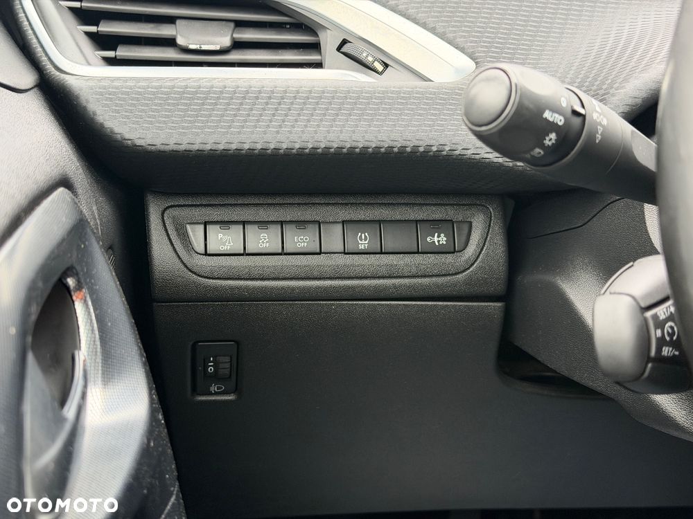 Peugeot 2008 BlueHDi FAP 120 STOP & START Allure - 29