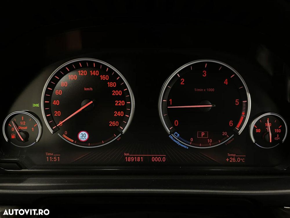 BMW Seria 5 525d Aut. Luxury Line - 29