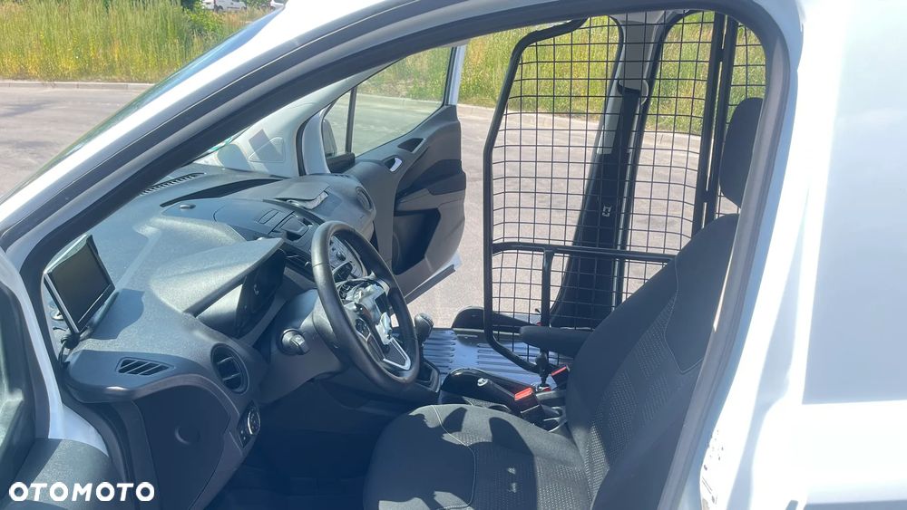 Ford Transit Courier - 21