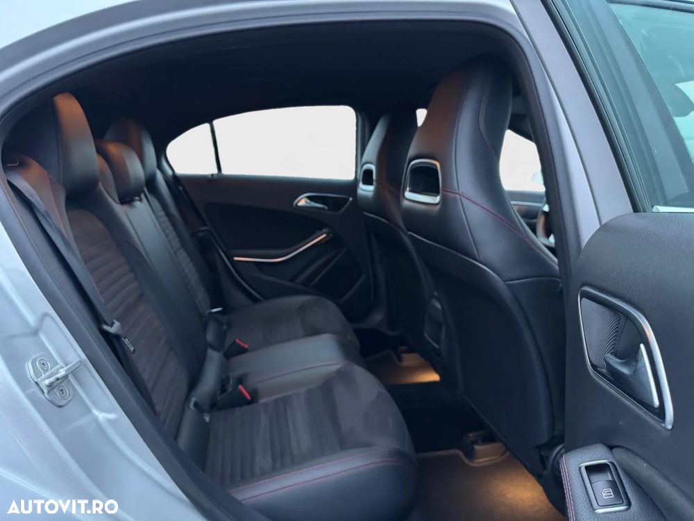 Mercedes-Benz A 180 d 7G-DCT AMG Line - 12