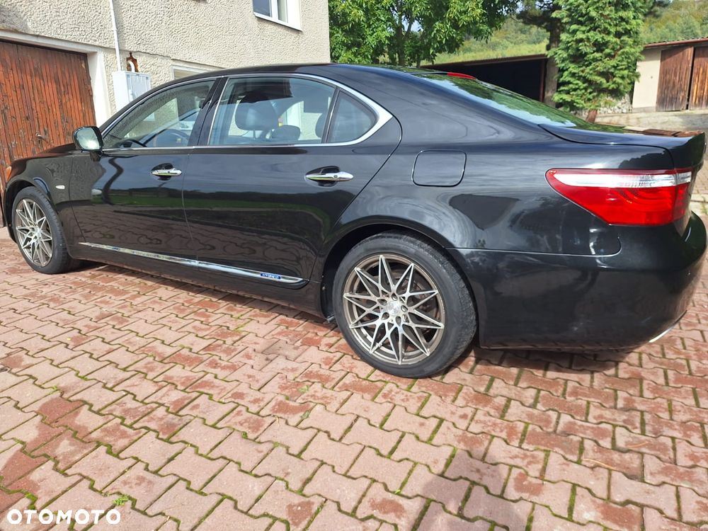 Lexus LS - 3