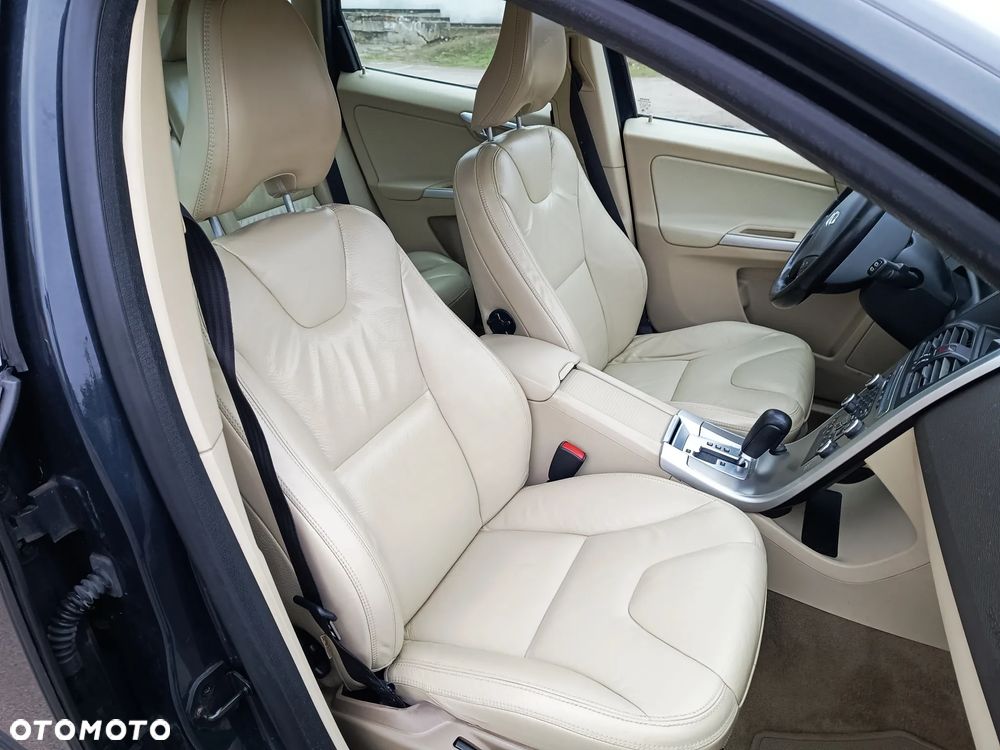 Volvo XC 60 2.4D AWD Momentum - 20