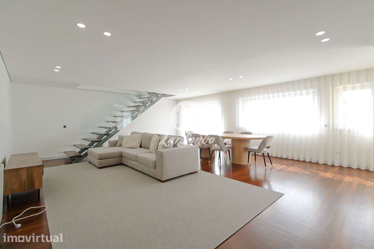 Penthouse T4+T1, terraço de 90m2 e garagem p/ 2 carros a 4min. da p... - Grande imagem: 2/26