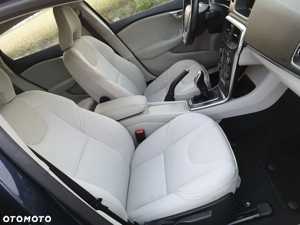 Volvo V40 D3 Momentum - 19