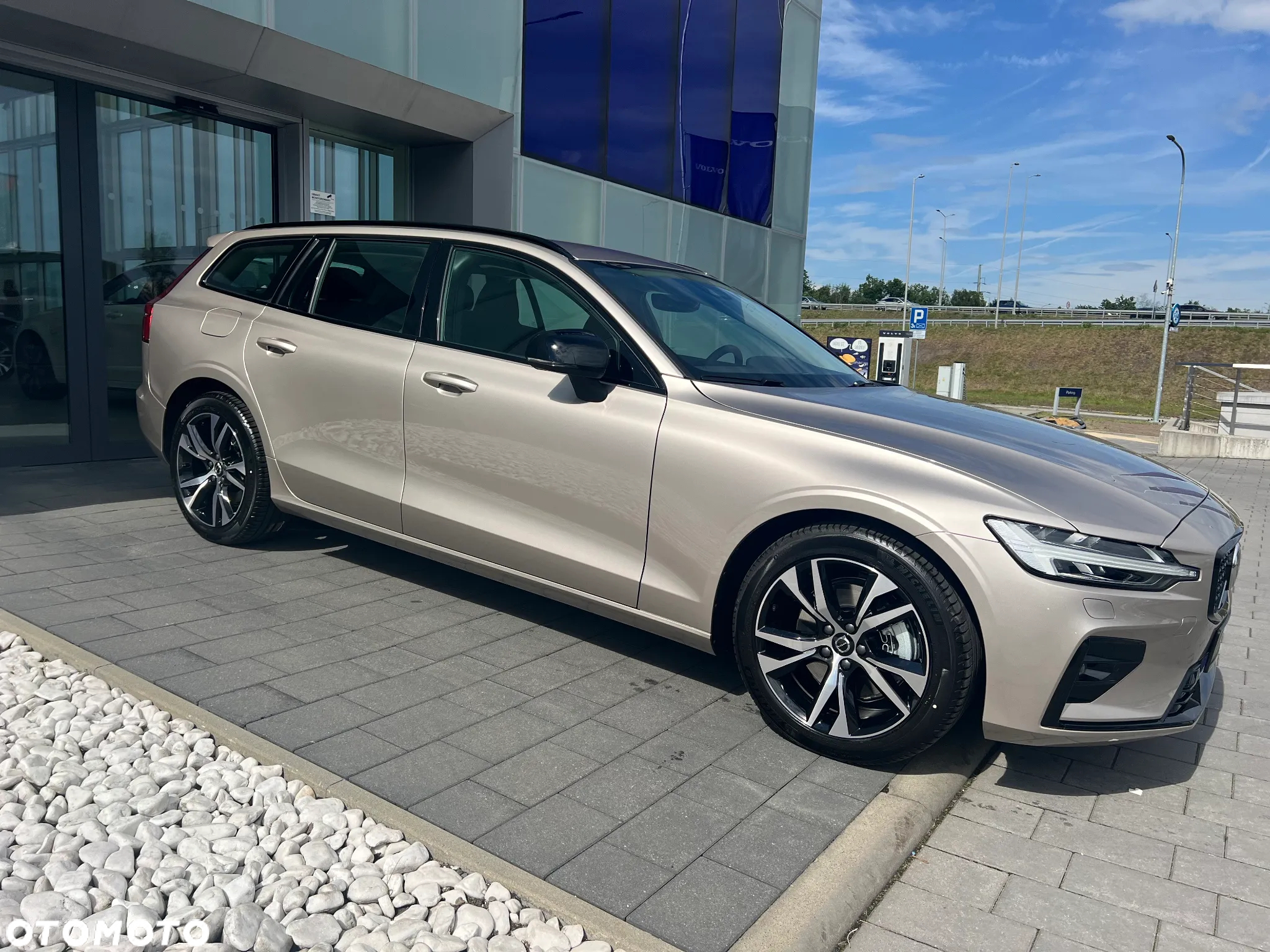 Volvo V60 B4 B Plus Dark - 4