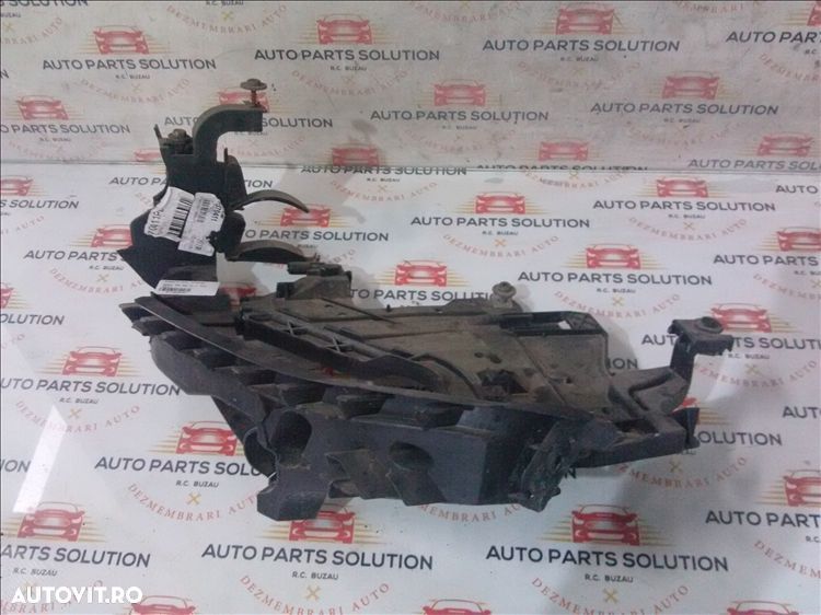 suport far stanga audi a4 b8 2.7 tdi 2011 - 1