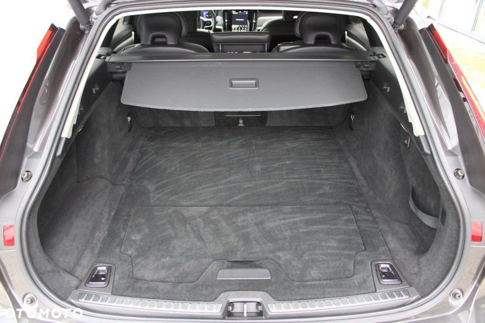Volvo V90 Cross Country - 19