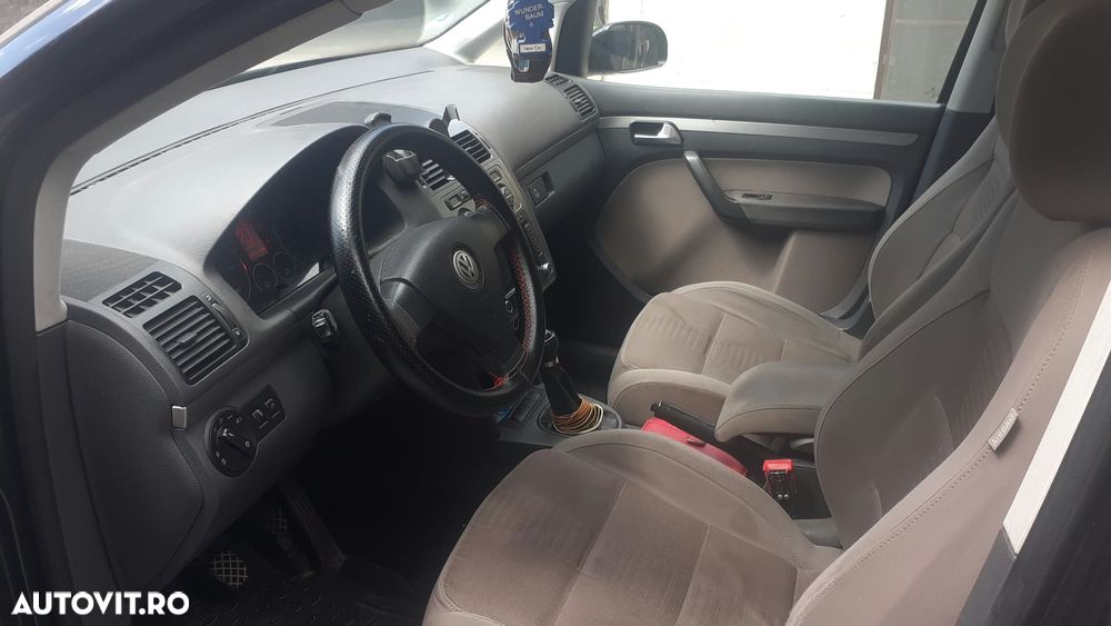 Volkswagen Touran 2.0 TDI DPF Highline - 3