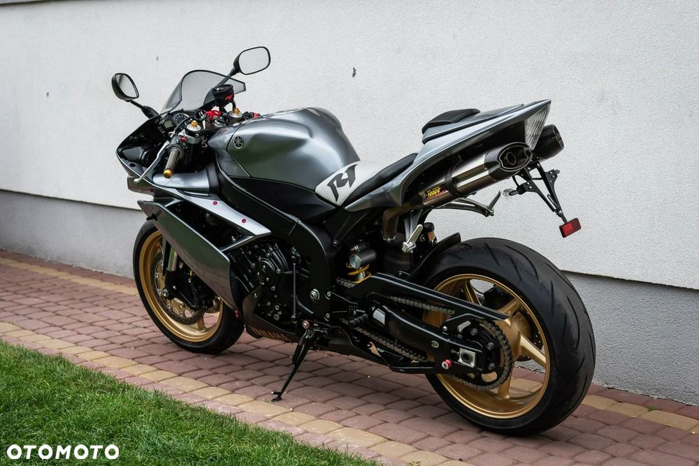 Yamaha R1 - 5
