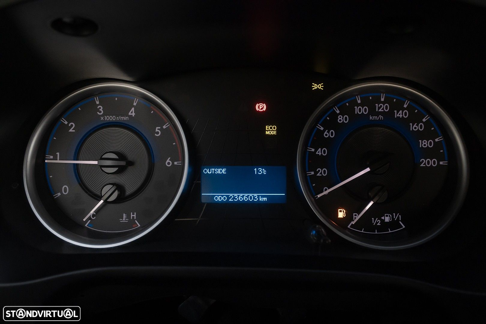 Toyota Hilux 2.4 D-4D 4WD CD CM - 14