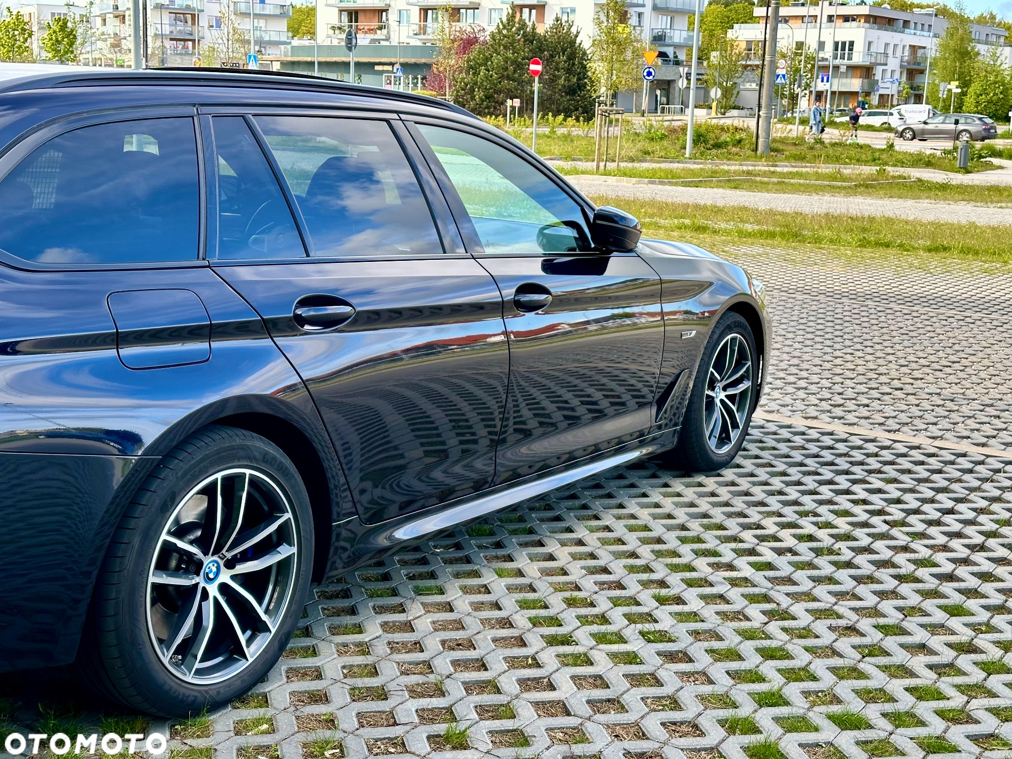 BMW Seria 5 530e Touring - 35