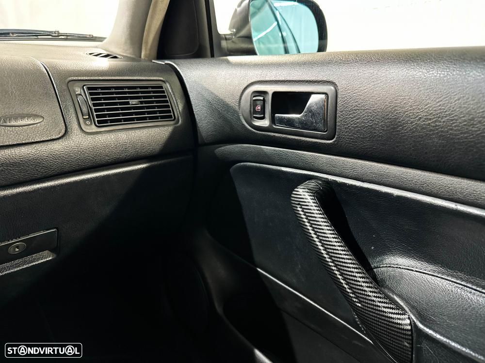 VW Golf 1.9 TDi 25 Anos - 29