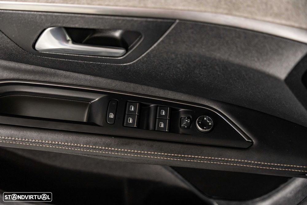 Peugeot 3008 1.6 Hybrid4 GT e-EAT8 - 23