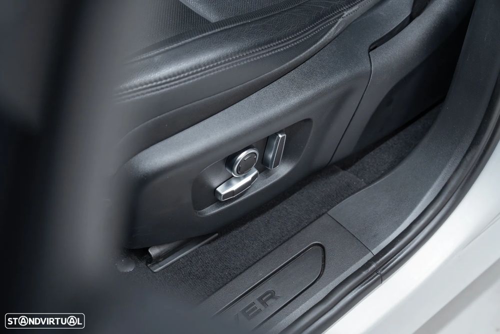 Land Rover Range Rover Evoque P300e S - 28