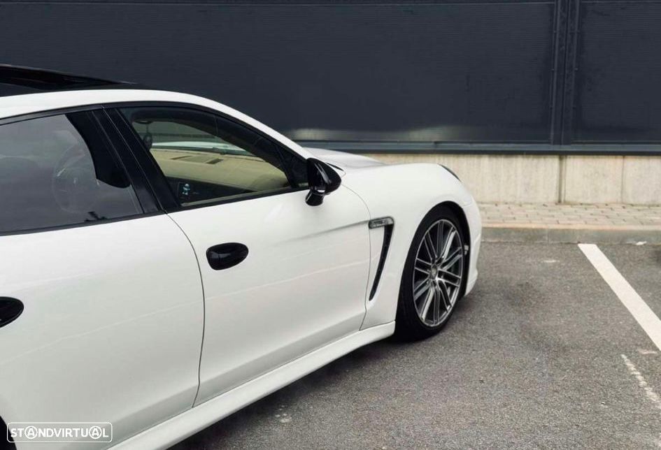 Porsche Panamera 4 PDK Platinum Edition - 24