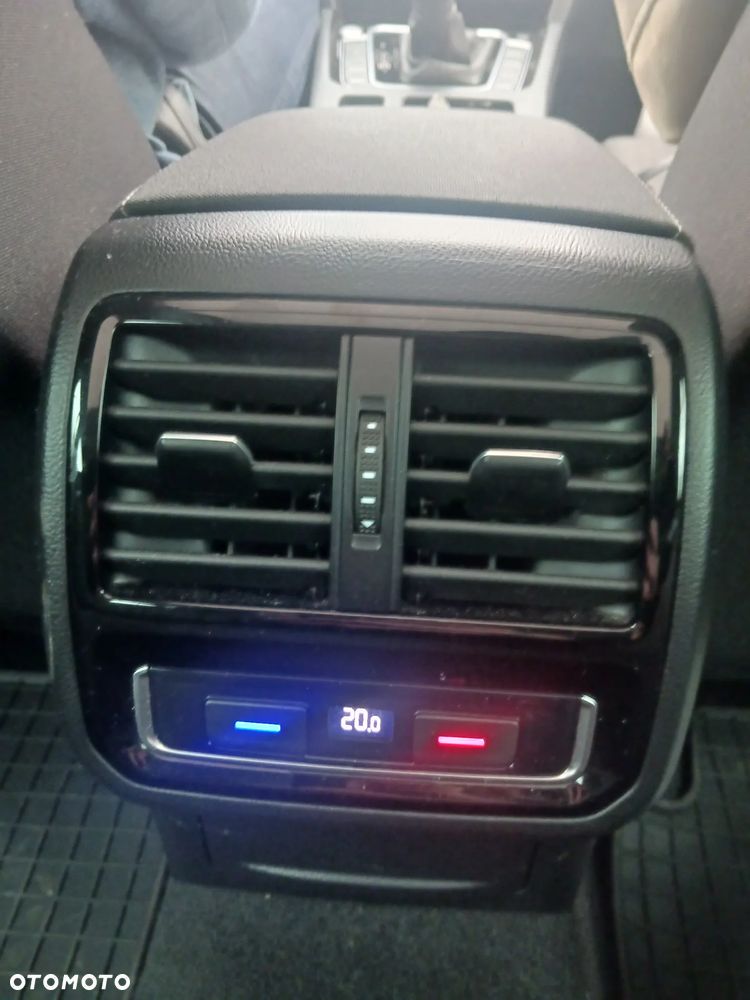 Volkswagen Passat 2.0 TDI SCR DSG Elegance - 11