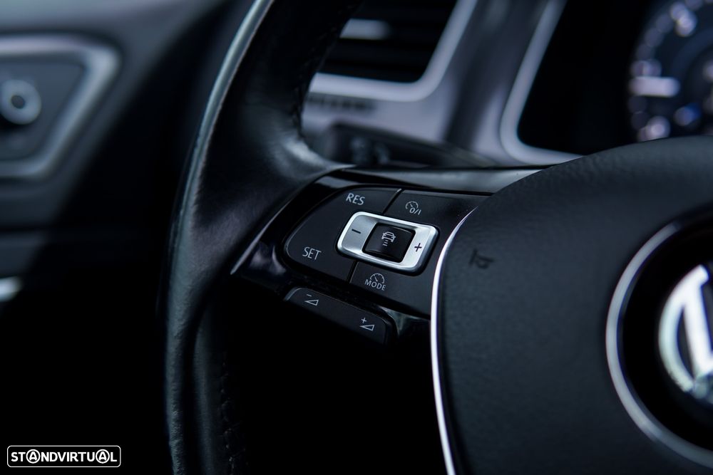 VW Golf 1.6 TDI R-Line DSG - 50