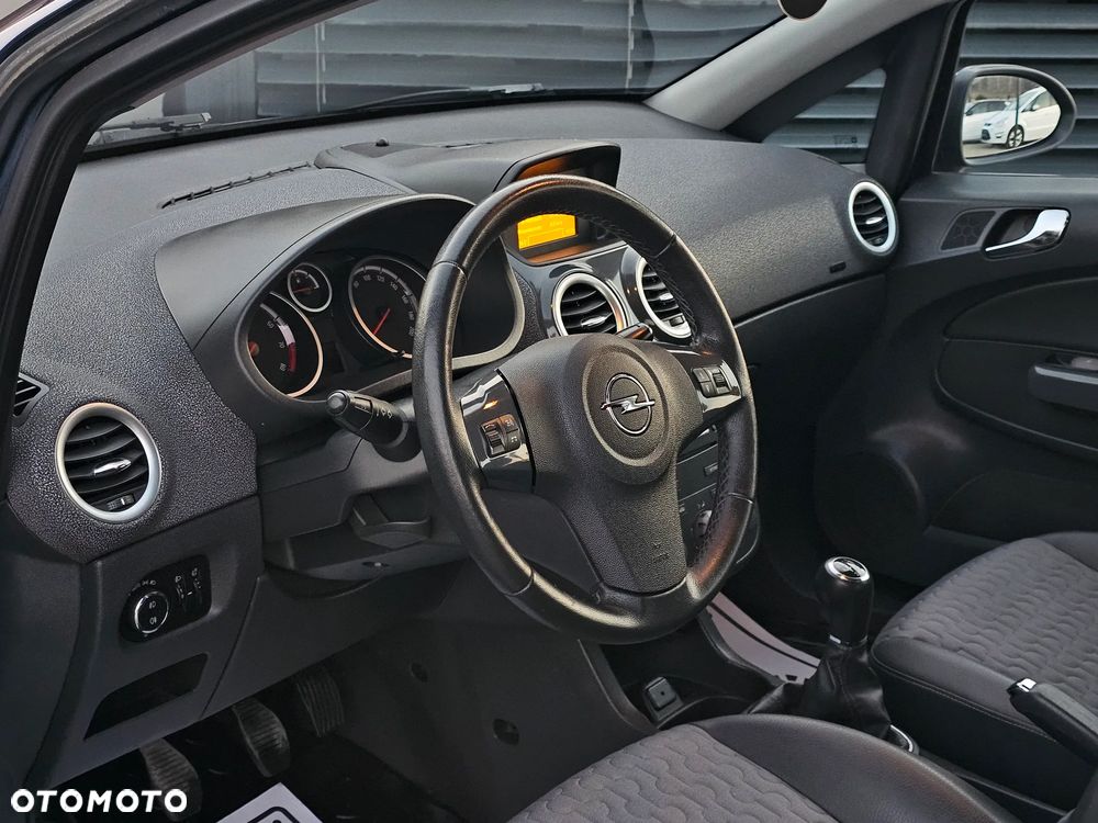 Opel Corsa 1.4 16V Cosmo - 8