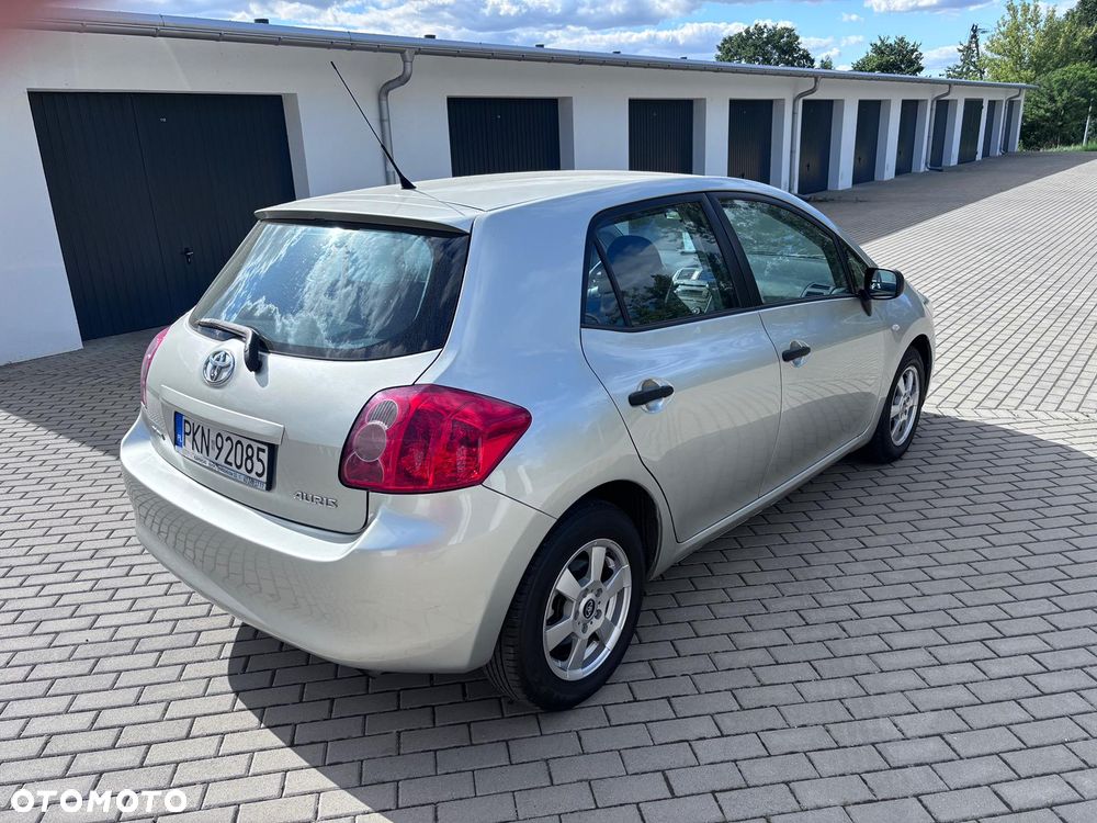 Toyota Auris ver-1-4-vvt--i-team - 17