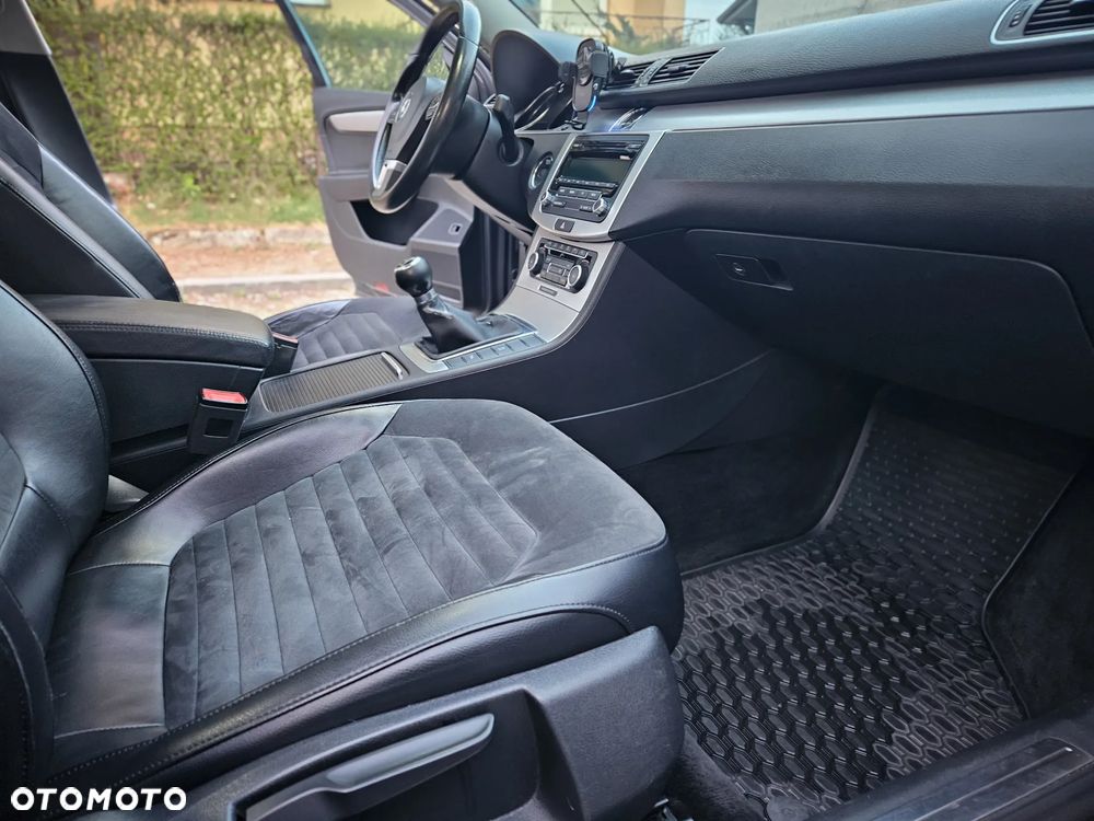 Volkswagen Passat 2.0 TDI Highline - 13