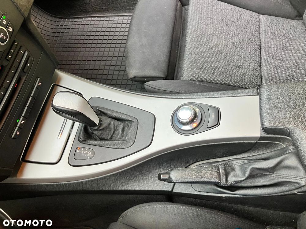 BMW Seria 3 330i - 17