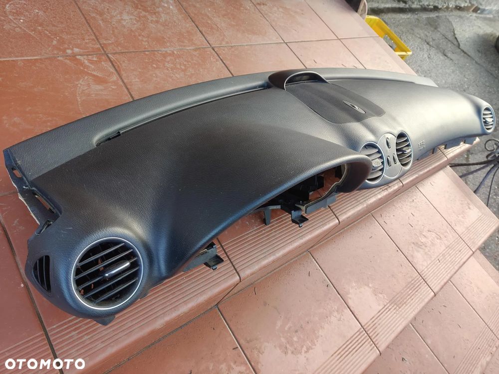 MERCEDES W209 CLK DESKA KONSOLA KOKPIT CZARNA EUROPA