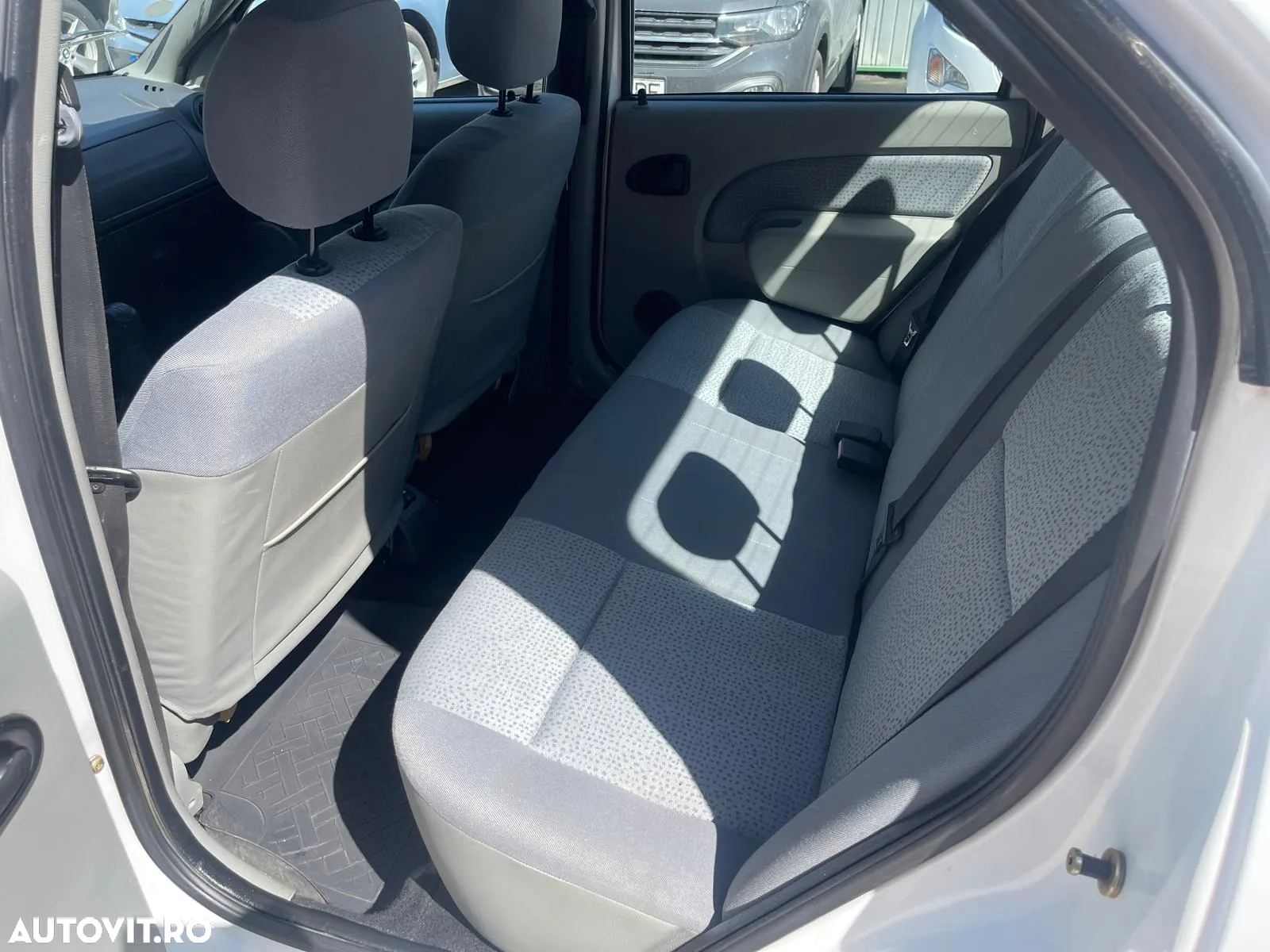 Dacia Logan 1.6 MPI Laureate - 4