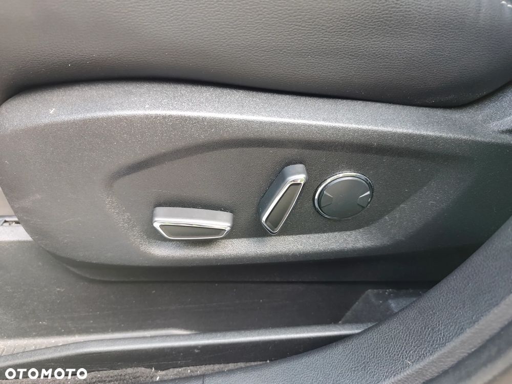 Ford S-Max 2.0 EcoBoost Titanium - 28