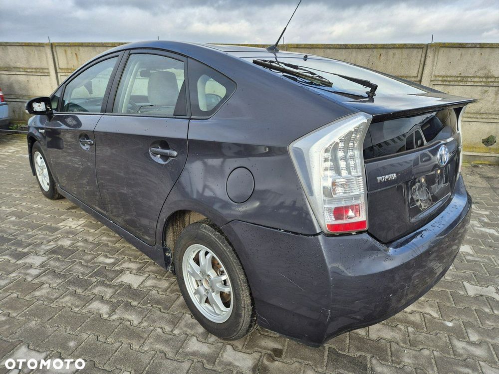 Toyota Prius - 4