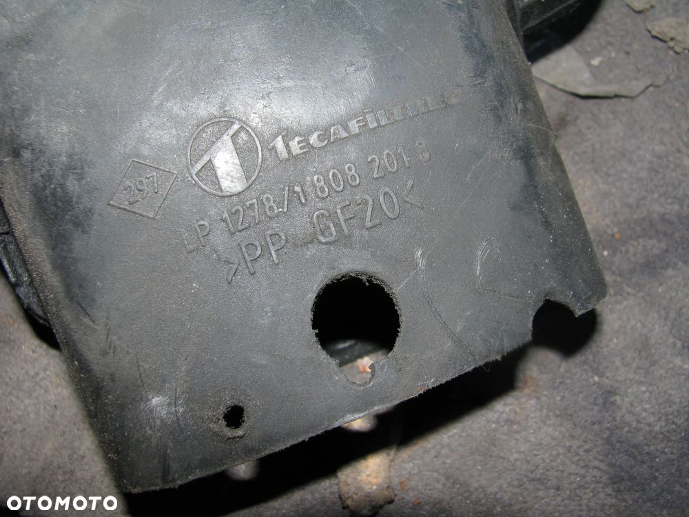 Podstawa obudowa filtra powietrza 18082018 Renault Trafic OPEL VIVARO A 1.9 - 2