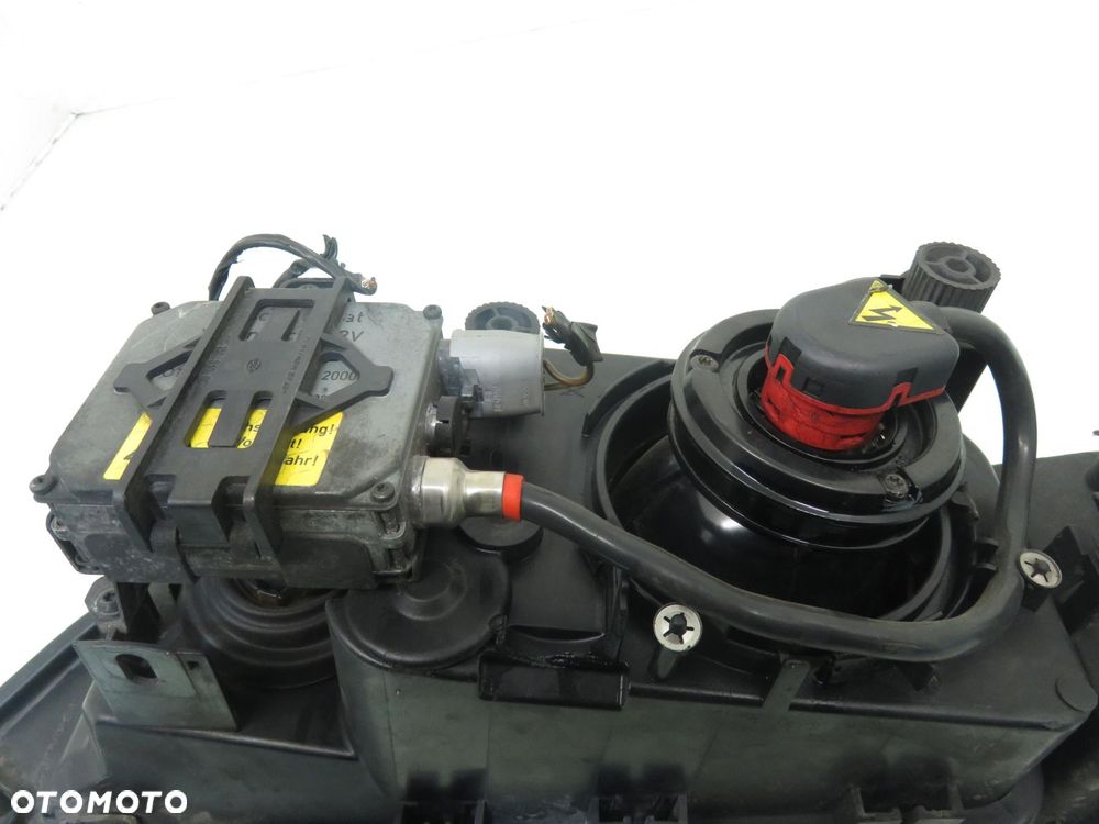 LAMPA PRAWA PRZEDNIA BMW E39 XENON 5DV00776029 - 5