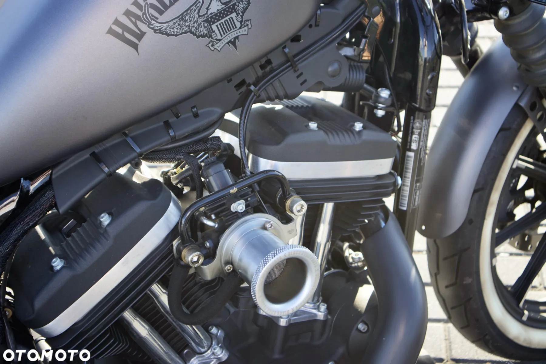 Harley-Davidson Sportster Iron 883 - 21