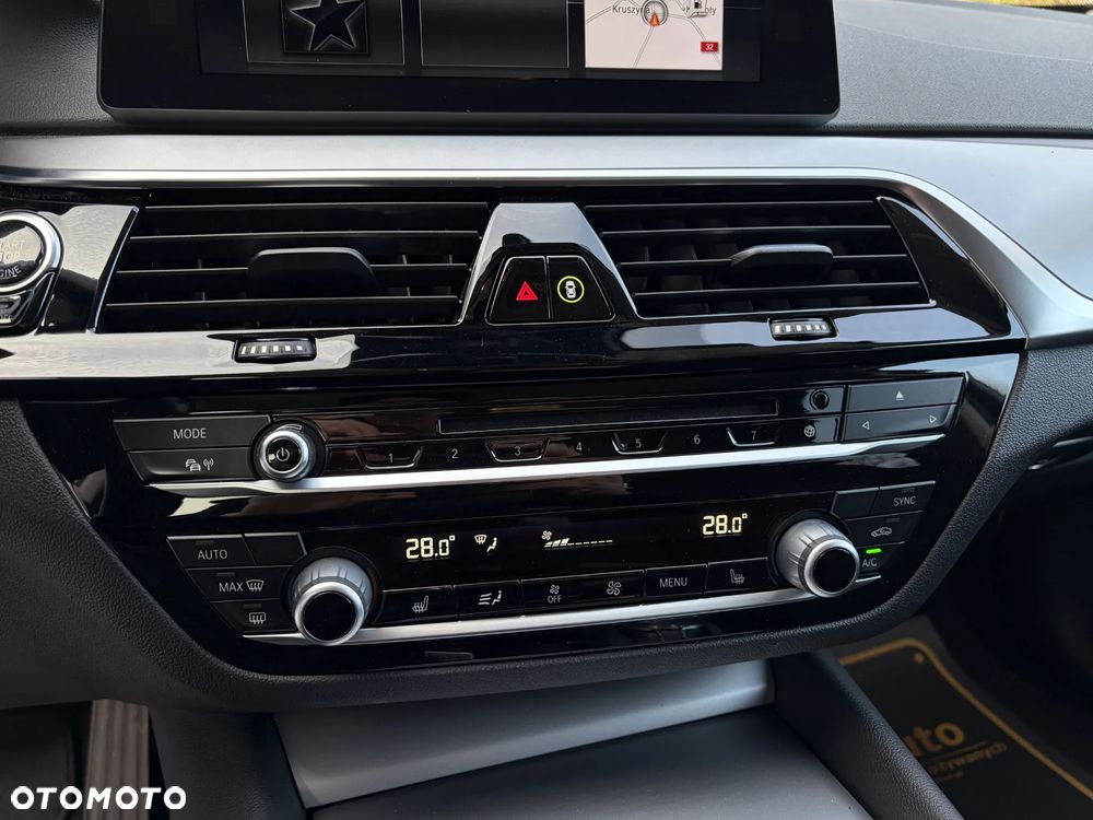 BMW Seria 5 520d - 32