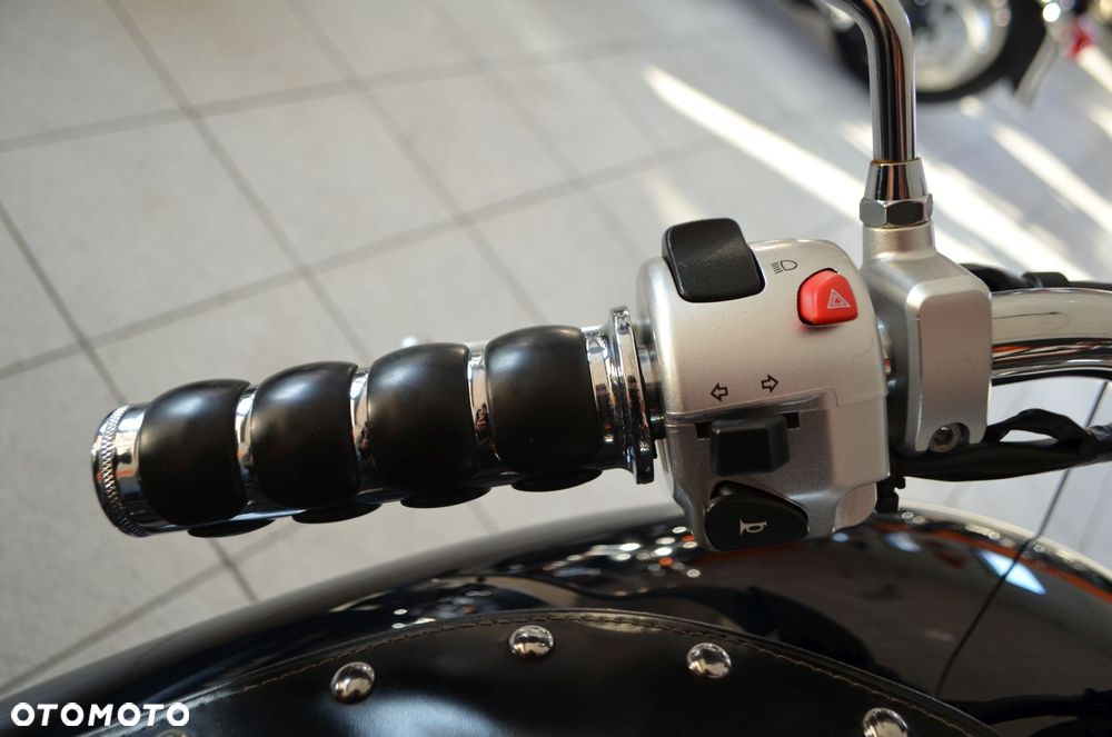 Suzuki Boulevard - 32