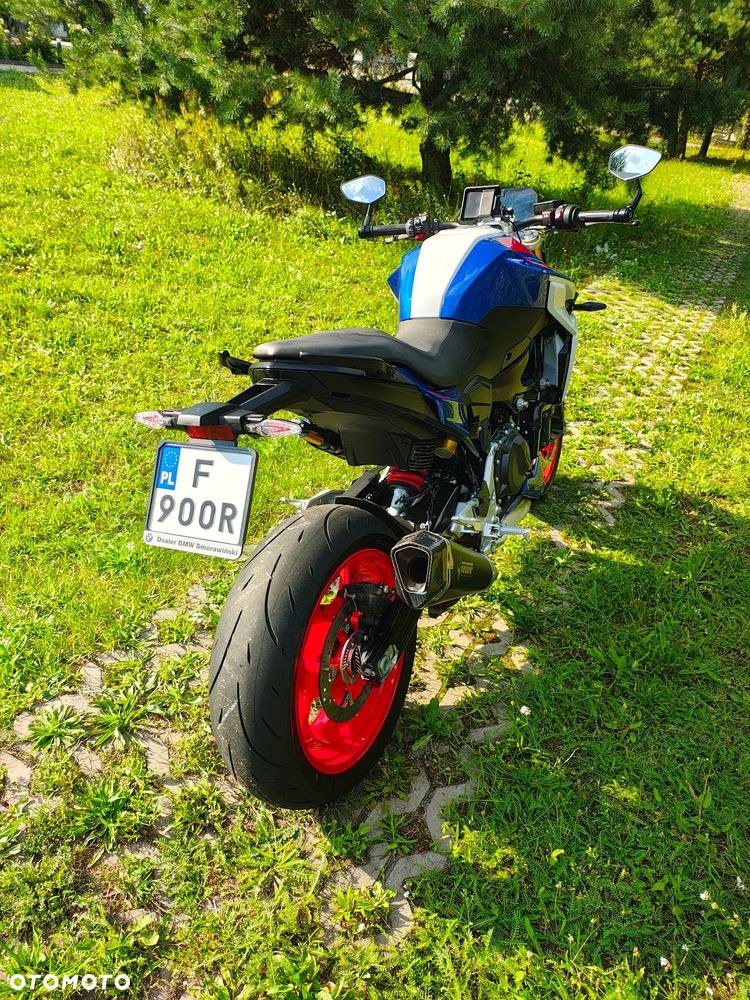 BMW F - 21