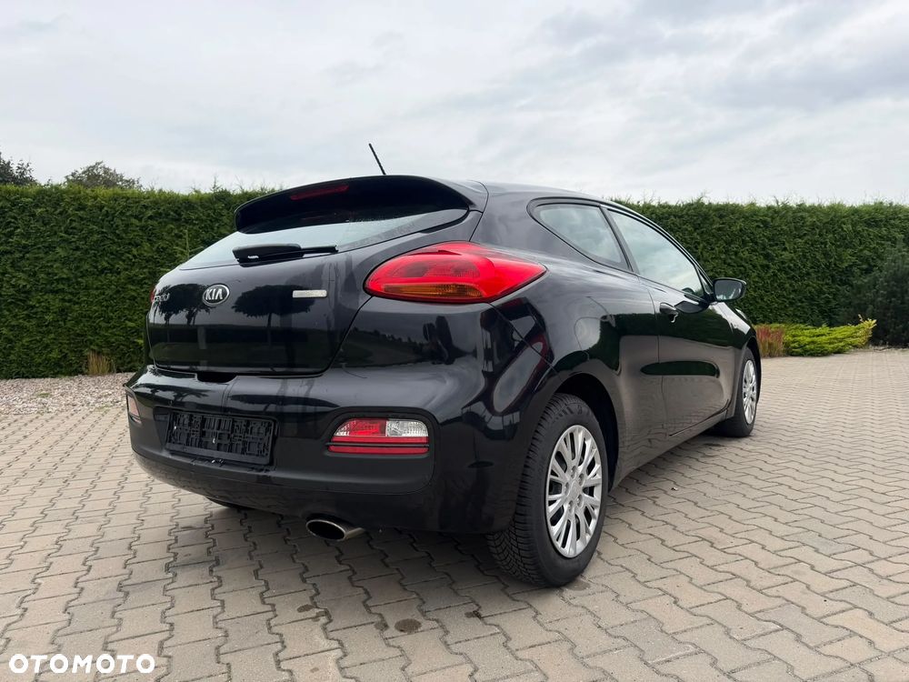 Kia Ceed - 11
